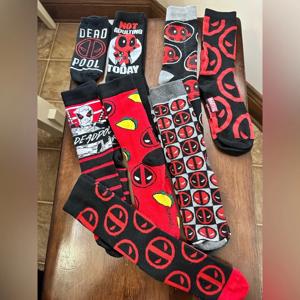 Deadpool socks bundle - Picture 4 of 6